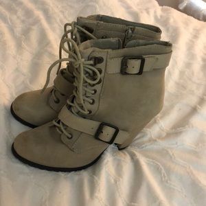 Heeled boots
